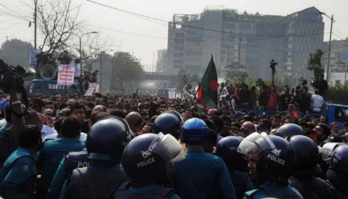 সবকিছু আটকে দিল পুলিশ